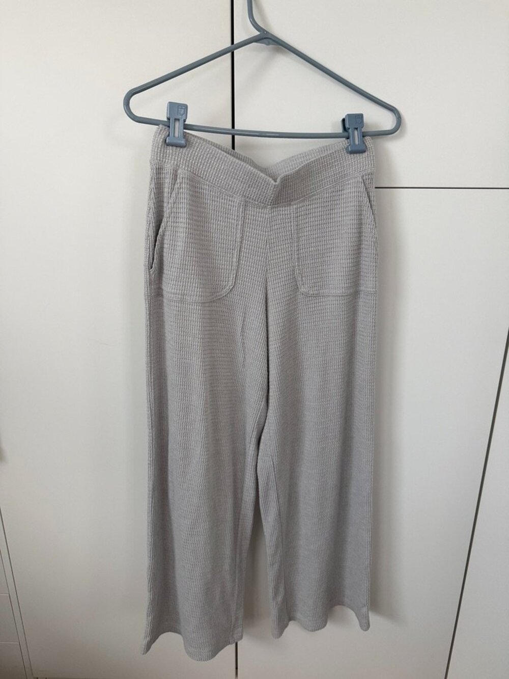 Hollister Gilly Hick’s Waffle Baggy Pants Cropped Grey Size Small